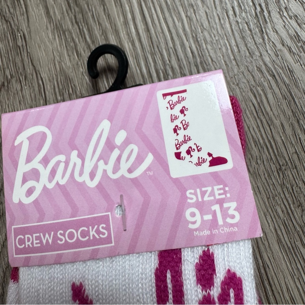π Barbie Crew Socks | White & Pink Logo Print | Size 9β13 NWT - Picture 3 of 3